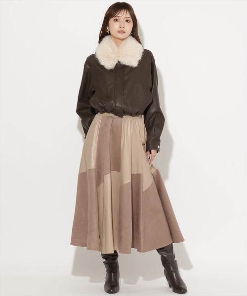 AND COUTURE（アンドクチュール）の「エコレザー×エコスウェード切替スカート（スカート・レディース・ホワイト/ブラック/ベージュ・FREE）」の3枚目の写真