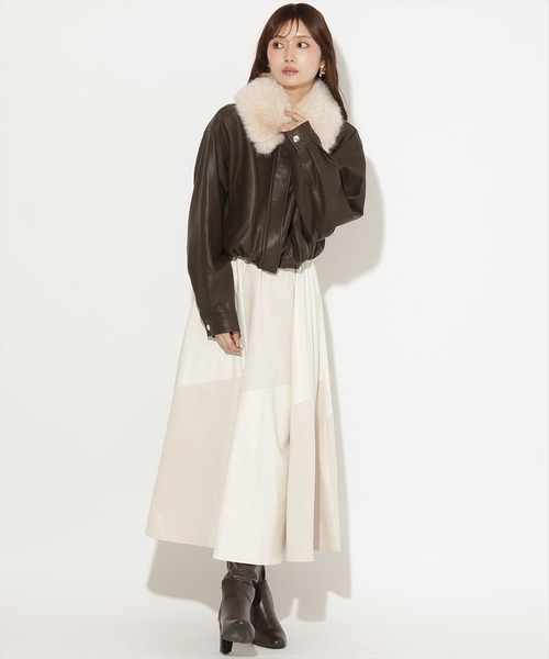 AND COUTURE（アンドクチュール）の「エコレザー×エコスウェード切替スカート（スカート・レディース・ホワイト/ブラック/ベージュ・FREE）」の2枚目の写真