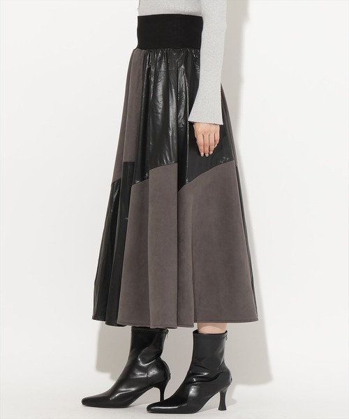 AND COUTURE（アンドクチュール）の「エコレザー×エコスウェード切替スカート（スカート・レディース・ホワイト/ブラック/ベージュ・FREE）」の9枚目の写真