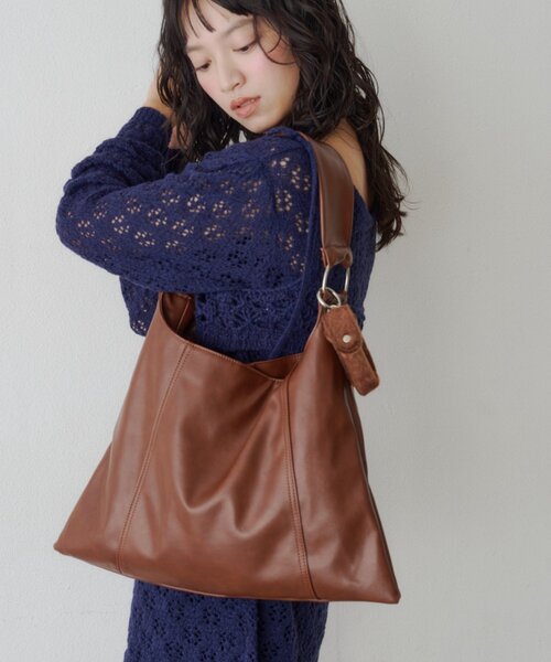 Kastane(カスタネ)の「【9.19(土)0:00発売】リップチャームミドルBAG(トートバッグ・レディース・カーキ/ブラウン系その他/ブラウン・FREE)」の7枚目の写真