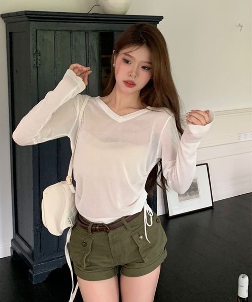 VIBGYOR(ヴィブジョー)の「【EIZZ/アイズ】サイドギャザー ドローストリングVネックシアー長袖カットソー(Tシャツ/カットソー・レディース・ホワイト/ブラック・FREE)」の5枚目の写真