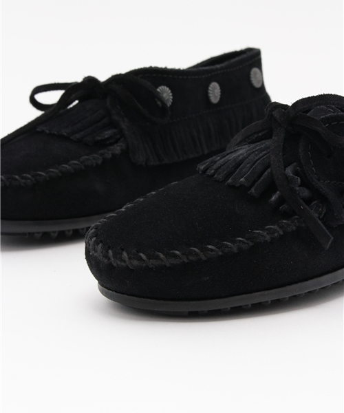 Minnetonka（ミネトンカ）の「MINNETONKA FRINGED MOC（その他シューズ・レディース・ベージュ/ブラック・SMALL/LARGE/MEDIUM）」の7枚目の写真