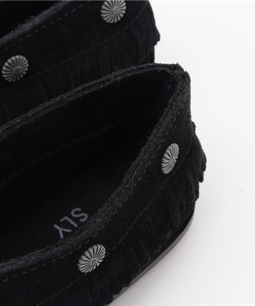 Minnetonka（ミネトンカ）の「MINNETONKA FRINGED MOC（その他シューズ・レディース・ベージュ/ブラック・SMALL/LARGE/MEDIUM）」の9枚目の写真