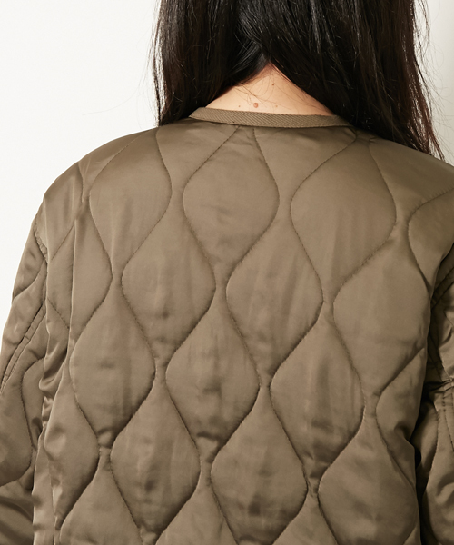 AMERICAN RAG CIE(アメリカンラグシー)の「AMERICAN RAG CIEヴィンテージ中綿ミリタリージャケット(ノーカラージャケット・レディース・カーキ・FREE)」の13枚目の写真