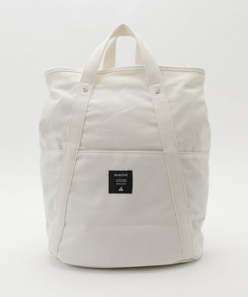 MERLOT（メルロー）の「キャンバス２WAYリュック2110（バックパック/リュック・レディース・キャメル/ブラック/ブルーグリーン/ワイン/アイボリー/ベージュ/ブルー/グリーン/グレー/ネイビー/カーキ・FREE）」の2枚目の写真