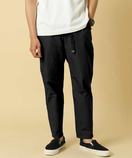 URBAN RESEARCH DOORS MENS(アーバンリサーチ ドアーズ メンズ)の「FORK&SPOON Tapered Trousers(その他パンツ・メンズ・カーキ/ブラック/チャコールグレー・4/5)」の1枚目の写真