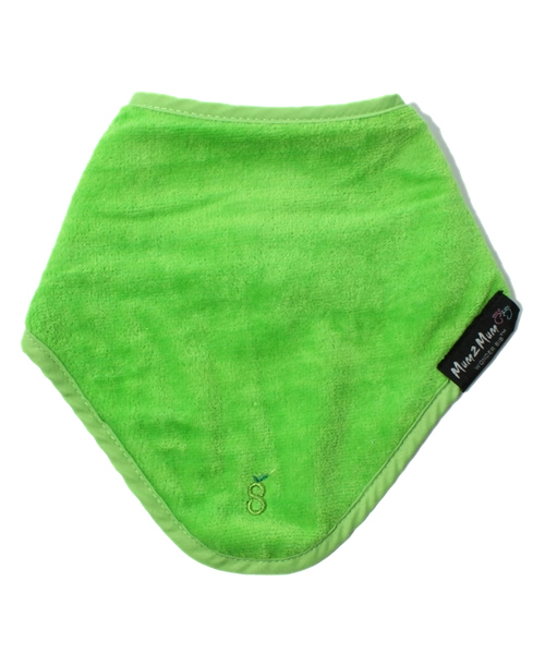 green label relaxing（グリーンレーベルリラクシング）の「Mum2Mum Bandana logo スタイ（スタイ/よだれかけ・キッズ・ライトピンク/ピンク/ライム/ライトブルー/ターコイズブルー/パープル/ブラウン/イエロー・フリー）」の3枚目の写真