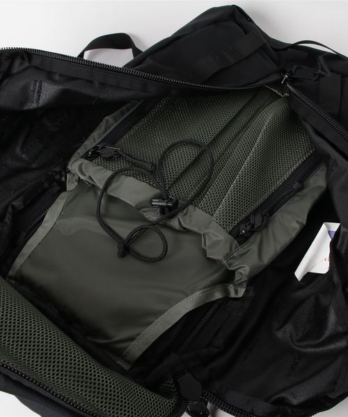 MYSTERY RANCH（ミステリーランチ）の「MYSTERY RANCH:1DAY Assault（バックパック/リュック・メンズ・グレー/ブラック・ONE SIZE）」の4枚目の写真