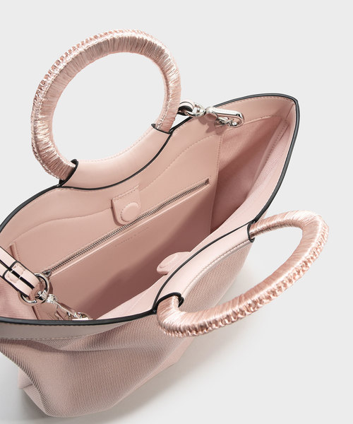 CHARLES & KEITH(チャールズ & キース)の「サーキュラーハンドルトート / CIRCULAR HANDLE TOTE(トートバッグ・レディース・バーガンディー/ブラック/ピンク・XL)」の7枚目の写真