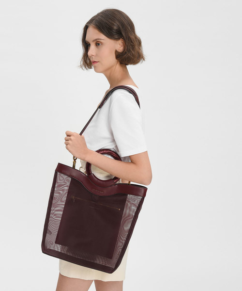 CHARLES & KEITH(チャールズ & キース)の「サーキュラーハンドルトート / CIRCULAR HANDLE TOTE(トートバッグ・レディース・バーガンディー/ブラック/ピンク・XL)」の8枚目の写真