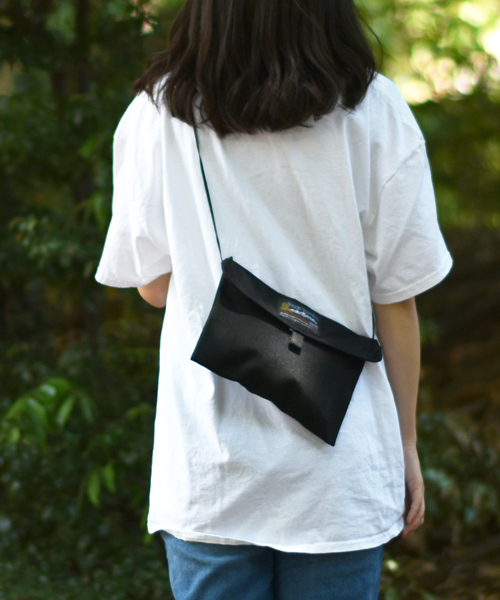 Tough Traveler(タフトラベラー)の「【Tough Traveler / タフトラベラー】Flap Neck Pouch L(ショルダーバッグ)」|ブラック