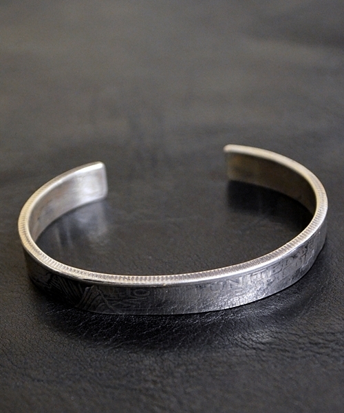 SHIPS（シップス）の「NORTH WORKS: ピース・ダラー バングル プレーン■（ブレスレット・メンズ・シルバー・ONE SIZE）」の2枚目の写真