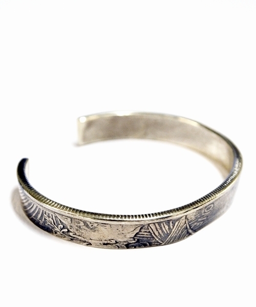 SHIPS（シップス）の「NORTH WORKS: ピース・ダラー バングル プレーン■（ブレスレット・メンズ・シルバー・ONE SIZE）」の3枚目の写真