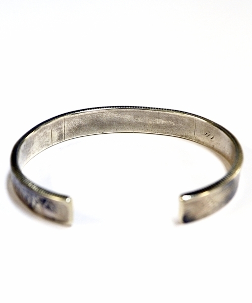 SHIPS（シップス）の「NORTH WORKS: ピース・ダラー バングル プレーン■（ブレスレット・メンズ・シルバー・ONE SIZE）」の4枚目の写真