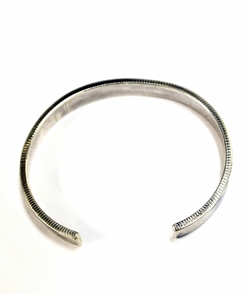 SHIPS（シップス）の「NORTH WORKS: ピース・ダラー バングル プレーン■（ブレスレット・メンズ・シルバー・ONE SIZE）」の5枚目の写真