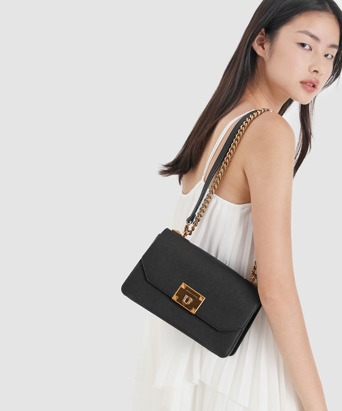 CHARLES & KEITH（チャールズ & キース）の「メタルプッシュ