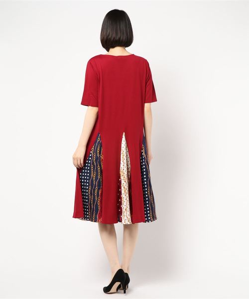 GeeRA（ジーラ）の「スカーフ柄切替ワンピース（ワンピース・レディース・カーキ/ボルドー/ブラック・LARGE/MEDIUM/X-LARGE/SMALL）」の5枚目の写真