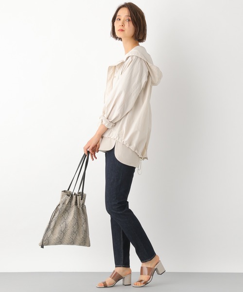 LEPSIM（レプシィム）の「ラウンドヘムロングTSS　871965（Tシャツ/カットソー・レディース・グレイッシュベージュ/ブラック/オフホワイト/ライトブルー・LARGE/MEDIUM）」の9枚目の写真