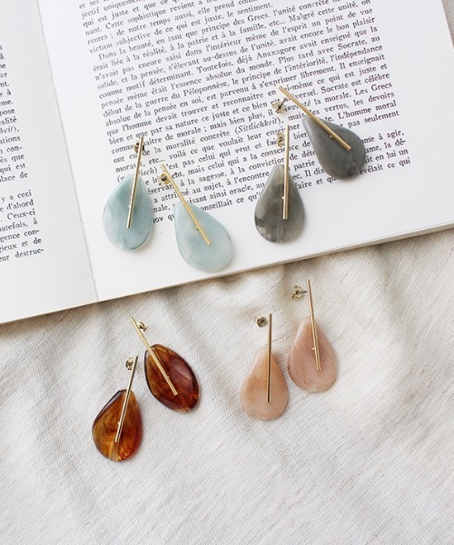 MODE ROBE（モードローブ）の「ラージドロップピアス（ピアス（両耳用）・レディース・ベージュ/ブラウン/グレー/ブルー系その他・FREE）」の5枚目の写真