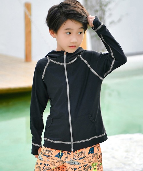 TeddyShop（テディショップ）の「【UVカット率 99.9%以上】キッズ フード付きフロントジップ長袖ラッシュガード パーカー 水陸両用（ラッシュガード・キッズ・ブルー系その他/ライトブルー/パープル/ブラック/ピンク/イエロー/ホワイト/ネイビー/グレー/ブラック×ホワイト/コーラルピンク/グリーン/カラフル/ホワイト系その他/ブルー系その他2/ピンク系その他/グレー系その他/ブラウン/グレー系その他2/ホワイト系その他2/ホワイト系その他3/ブラック系その他/ブルー系その他3/ホワイト×ネイビー/ホワイト×グリーン/ピンク系その他2・150cm/120cm/140cm/110cm/130cm/100cm）」の9枚目の写真