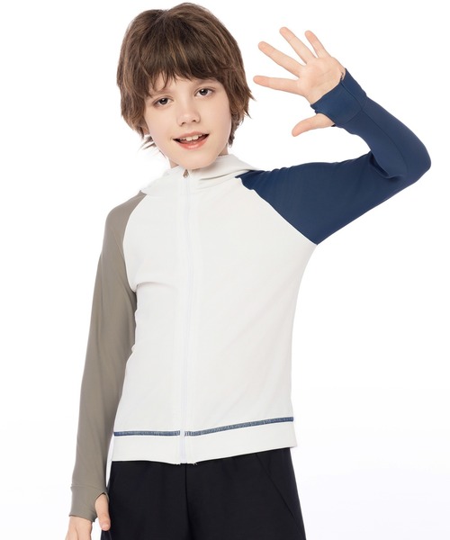 TeddyShop（テディショップ）の「【UVカット率 99.9%以上】キッズ フード付きフロントジップ長袖ラッシュガード パーカー 水陸両用（ラッシュガード・キッズ・ブルー系その他/ライトブルー/パープル/ブラック/ピンク/イエロー/ホワイト/ネイビー/グレー/ブラック×ホワイト/コーラルピンク/グリーン/カラフル/ホワイト系その他/ブルー系その他2/ピンク系その他/グレー系その他/ブラウン/グレー系その他2/ホワイト系その他2/ホワイト系その他3/ブラック系その他/ブルー系その他3/ホワイト×ネイビー/ホワイト×グリーン/ピンク系その他2・150cm/120cm/140cm/110cm/130cm/100cm）」の5枚目の写真