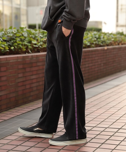 BAYFLOW（ベイフロー）の「WEB限定 ベロアトラックパンツ（その他パンツ・メンズ・ダークブラウン/チャコール・SMALL/MEDIUM/LARGE）」の2枚目の写真