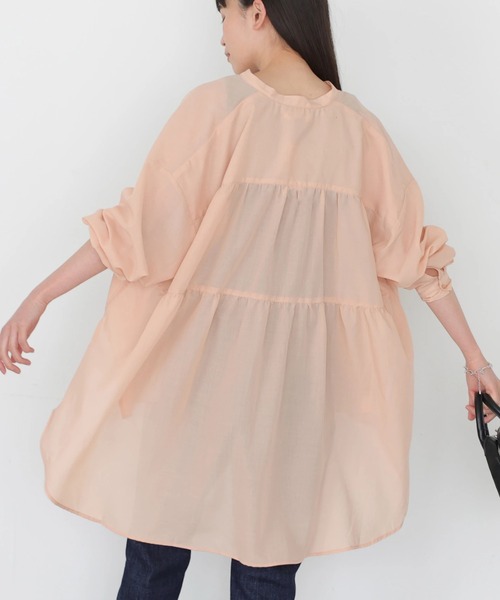 AMERICAN HOLIC（アメリカンホリック）の「バックティアードシアーシャツチュニック（シャツ/ブラウス・レディース・ブラック/オフホワイト/オレンジ/グレイッシュベージュ・FREE）」の4枚目の写真