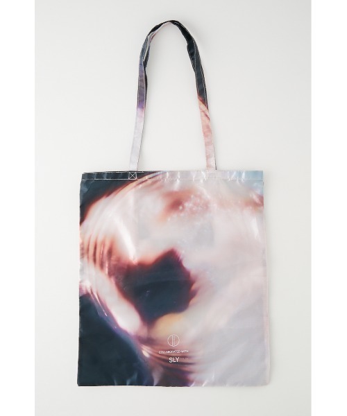 SLY（スライ）の「PHOTO SATIN BAG WITH CASE/フォトサテンバッグ（トートバッグ・レディース・ターコイズブルー/ブラック系その他2・FREE）」の2枚目の写真