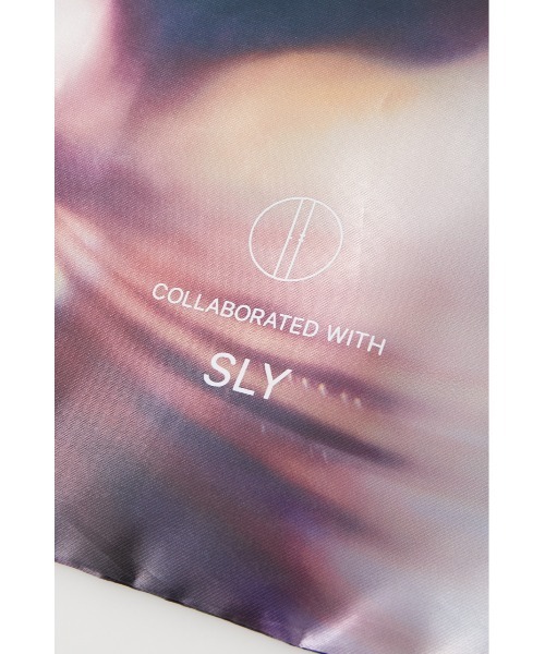 SLY（スライ）の「PHOTO SATIN BAG WITH CASE/フォトサテンバッグ（トートバッグ・レディース・ターコイズブルー/ブラック系その他2・FREE）」の5枚目の写真