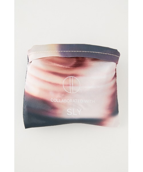 SLY（スライ）の「PHOTO SATIN BAG WITH CASE/フォトサテンバッグ（トートバッグ・レディース・ターコイズブルー/ブラック系その他2・FREE）」の8枚目の写真