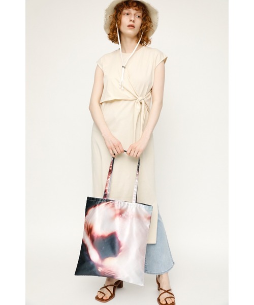 SLY（スライ）の「PHOTO SATIN BAG WITH CASE/フォトサテンバッグ（トートバッグ・レディース・ターコイズブルー/ブラック系その他2・FREE）」の10枚目の写真