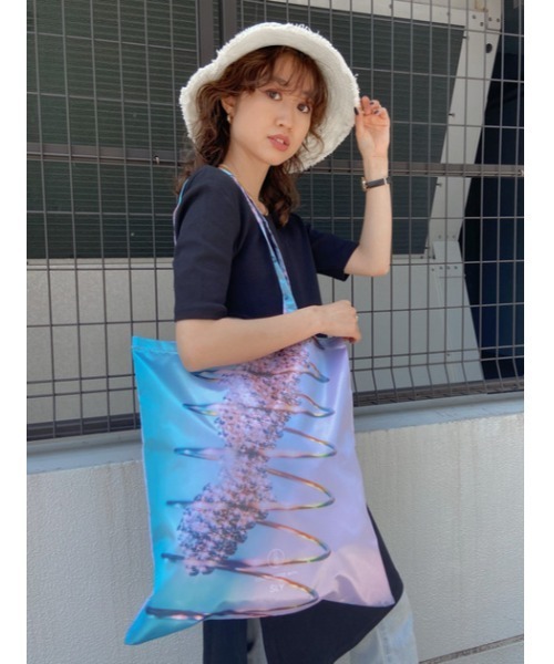 SLY（スライ）の「PHOTO SATIN BAG WITH CASE/フォトサテンバッグ（トートバッグ・レディース・ターコイズブルー/ブラック系その他2・FREE）」の20枚目の写真