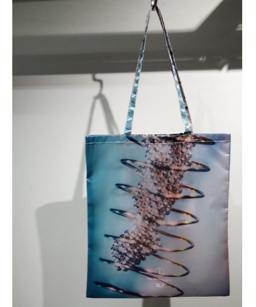 SLY（スライ）の「PHOTO SATIN BAG WITH CASE/フォトサテンバッグ（トートバッグ・レディース・ターコイズブルー/ブラック系その他2・FREE）」の22枚目の写真