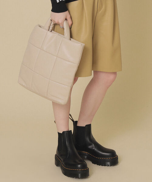 Ray BEAMS(レイビームス)の「MOHI × Ray BEAMS / 別注 キルティング バッグ(トートバッグ・レディース・ブラック/ベージュ・ONE SIZE)」の2枚目の写真