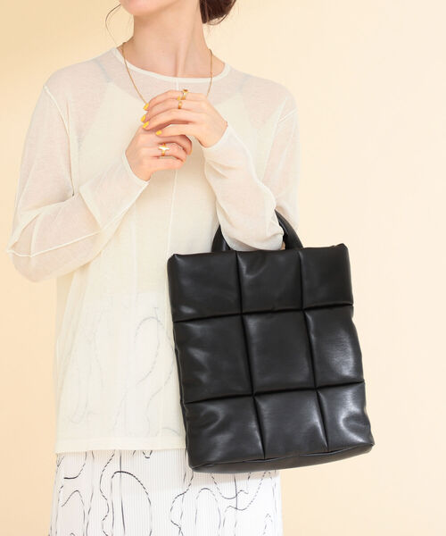 Ray BEAMS(レイビームス)の「MOHI × Ray BEAMS / 別注 キルティング バッグ(トートバッグ・レディース・ブラック/ベージュ・ONE SIZE)」の3枚目の写真