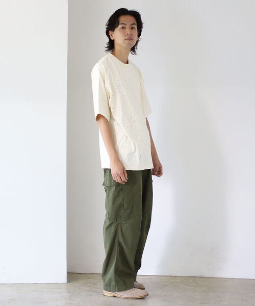 BEAMS（ビームス）の「BEAMS / ルーズ スプラッシュ Tシャツ（Tシャツ/カットソー・メンズ・ホワイト/キナリ・SMALL/MEDIUM/LARGE/X-LARGE）」の4枚目の写真