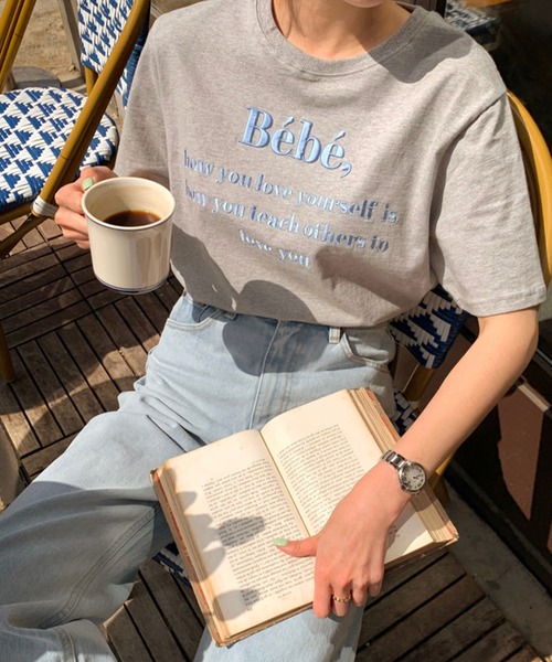 JUNOAH(ジュノア)の「刺繍ロゴTシャツ(Tシャツ/カットソー・レディース・ホワイト/ブラック/ネイビー/グレー/ピンク・FREE)」の3枚目の写真