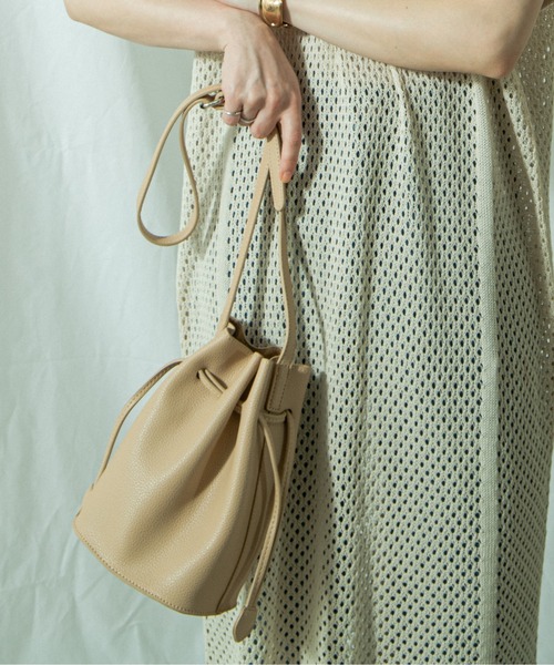 ANGIE(アンジー)の「2way巾着BAG(ショルダーバッグ・レディース・ブラック/ベージュ/ブラウン・FREE)」の3枚目の写真