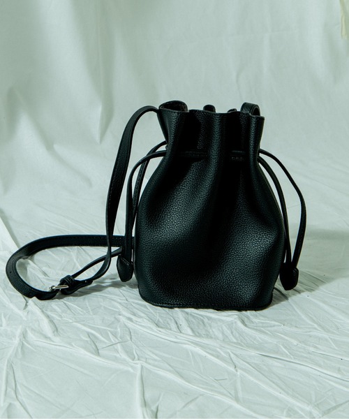 ANGIE(アンジー)の「2way巾着BAG(ショルダーバッグ・レディース・ブラック/ベージュ/ブラウン・FREE)」の12枚目の写真