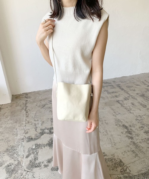 LIAN（リアン）の「【Made in Japan】ソフトレザーミニマルショルダーバッグ（ショルダーバッグ・レディース・オフホワイト/ブラック/ベージュ/グレイッシュベージュ・FREE）」の6枚目の写真