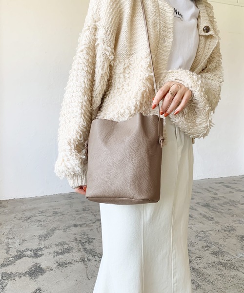 LIAN（リアン）の「【Made in Japan】ソフトレザーミニマルショルダーバッグ（ショルダーバッグ・レディース・オフホワイト/ブラック/ベージュ/グレイッシュベージュ・FREE）」の9枚目の写真