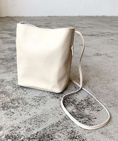 LIAN（リアン）の「【Made in Japan】ソフトレザーミニマルショルダーバッグ（ショルダーバッグ・レディース・オフホワイト/ブラック/ベージュ/グレイッシュベージュ・FREE）」の11枚目の写真