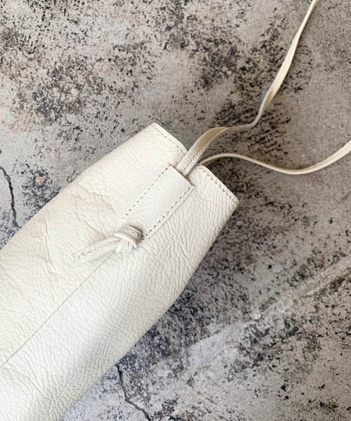 LIAN（リアン）の「【Made in Japan】ソフトレザーミニマルショルダーバッグ（ショルダーバッグ・レディース・オフホワイト/ブラック/ベージュ/グレイッシュベージュ・FREE）」の14枚目の写真