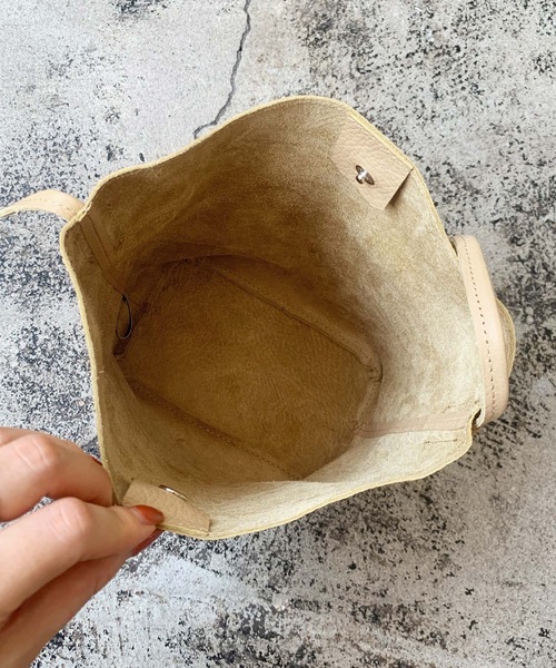 LIAN（リアン）の「【Made in Japan】ソフトレザーミニマルショルダーバッグ（ショルダーバッグ・レディース・オフホワイト/ブラック/ベージュ/グレイッシュベージュ・FREE）」の15枚目の写真