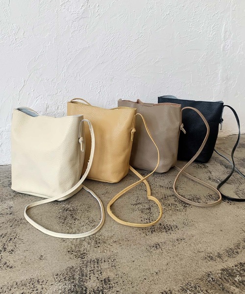 LIAN（リアン）の「【Made in Japan】ソフトレザーミニマルショルダーバッグ（ショルダーバッグ・レディース・オフホワイト/ブラック/ベージュ/グレイッシュベージュ・FREE）」の16枚目の写真