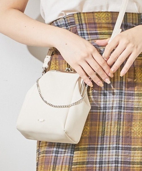 Chico（チコ）の「【新色追加】がま口ミニショルダーバック（ショルダーバッグ・レディース・アイボリー/ブラック/パイソン/ブラウン/ブラック系その他・FREE）」の3枚目の写真