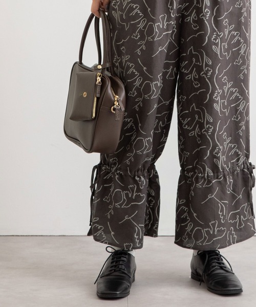 POU DOU DOU（プードゥドゥ）の「線画プリント裾ドロストパンツ（その他パンツ・レディース・ダークグレー/キナリ・3）」の7枚目の写真