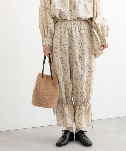 POU DOU DOU（プードゥドゥ）の「線画プリント裾ドロストパンツ（その他パンツ・レディース・ダークグレー/キナリ・3）」の22枚目の写真