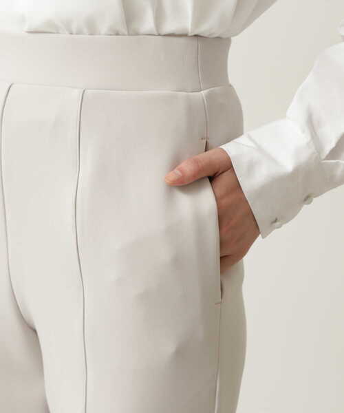 NATURAL BEAUTY BASIC（ナチュラルビューティーベーシック）の「フロントスリットパンツ（その他パンツ・レディース・ベージュ/ブラック・SMALL/MEDIUM）」の15枚目の写真