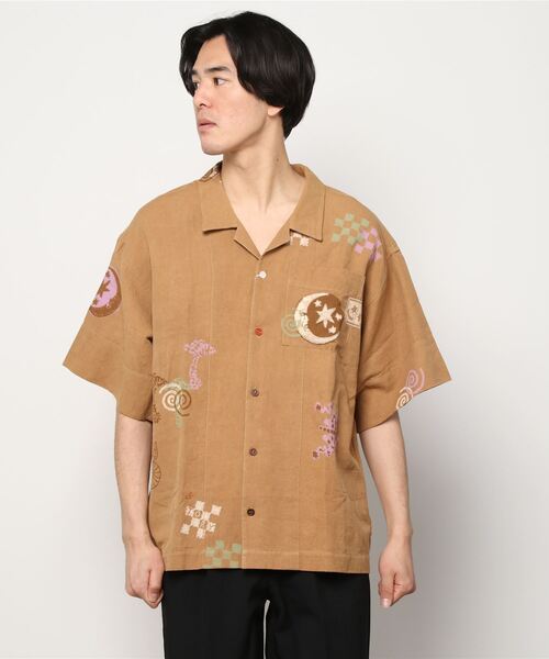 Story mfg.（ストーリーエムエフジー）の「【STORY MFG.】ストーリー・エムエフジー Greetings Shirts（シャツ/ブラウス・メンズ・ブルー系その他/ホワイト/ブラウン・X-LARGE/X-SMALL/MEDIUM）」の2枚目の写真